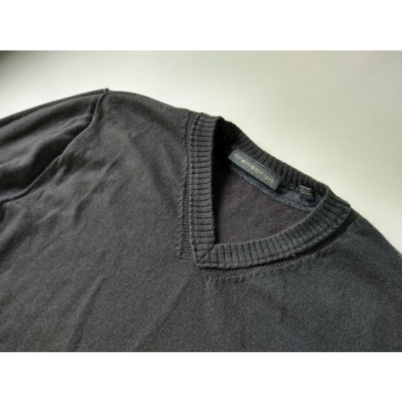 100% Extra Fine Merino Wool Transcript Gray V-Neck Medium Weight Sweater - Picture 5 of 9